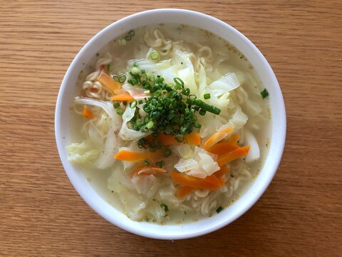 野菜たっぷり塩ラーメン